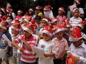 nios-cantando-villancicos