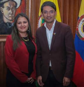 769439af75262924481cc2231011257a_385_370