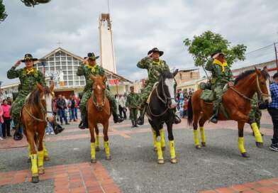 Tradición y patriotismo en el  desfile en honor a José María Hernández