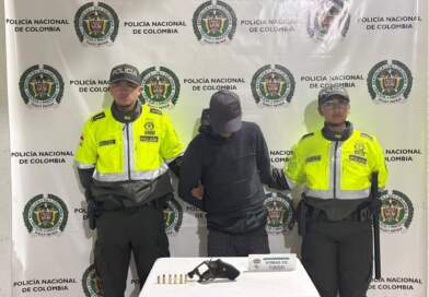 Policía captura a alias “Peluca” e incauta un arma de fuego Policía captura a alias “Peluca” e incauta un arma de fuego