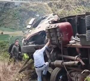 Camión sufrió aparatoso accidente en la doble calzada Pasto–Ipiales