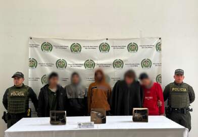 Cinco personas capturadas por porte ilegal de armas durante operativo en Ipiales. Cinco personas capturadas por porte ilegal de armas durante operativo en Ipiales.