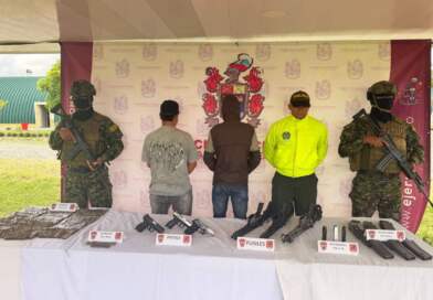 Tres fusiles y tres pistolas fueron entregados tras sometimiento de dos jóvenes en Tumaco Tres fusiles y tres pistolas fueron entregados tras sometimiento de dos jóvenes en Tumaco