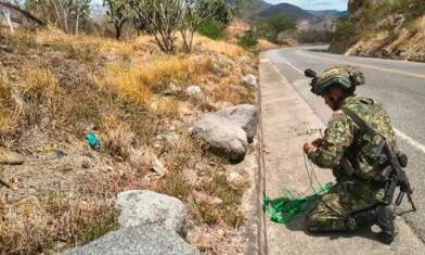 Ejército destruyó área minada en la vía Panamericana entre Nariño y Cauca Ejército destruyó área minada en la vía Panamericana entre Nariño y Cauca