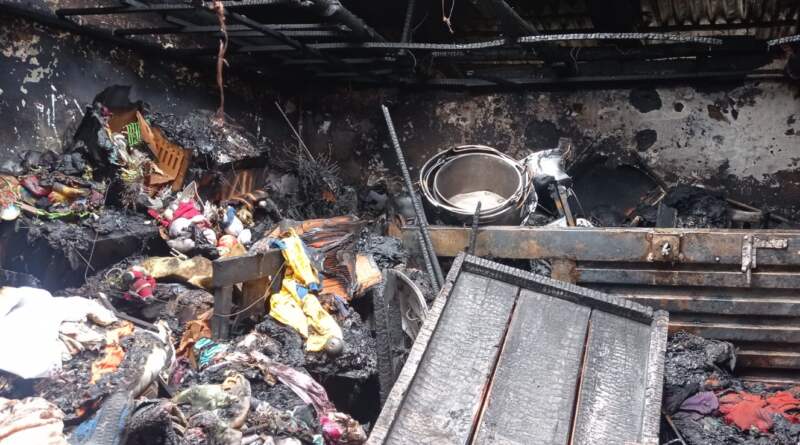 Inicia campaña solidaria tras incendio que destruyó una vivienda Inicia campaña solidaria tras incendio que destruyó una vivienda