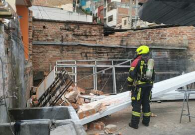 Explosión afecta tres viviendas y deja dos personas lesionadas Explosión afecta tres viviendas y deja dos personas lesionadas