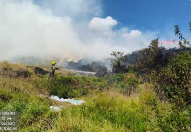 Dos quemas de cobertura vegetal fueron controladas por Bomberos en Ipiales Dos quemas de cobertura vegetal fueron controladas por Bomberos en Ipiales