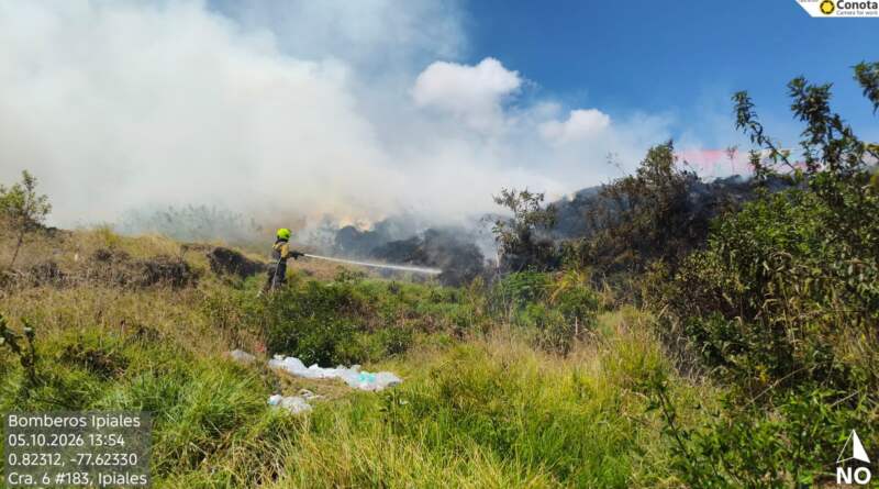 Dos quemas de cobertura vegetal fueron controladas por Bomberos en Ipiales Dos quemas de cobertura vegetal fueron controladas por Bomberos en Ipiales